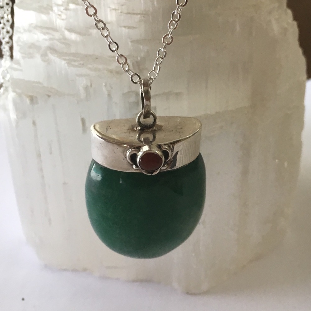 ✨ Vintage Gemstone Pendant - Picture 3 of 6